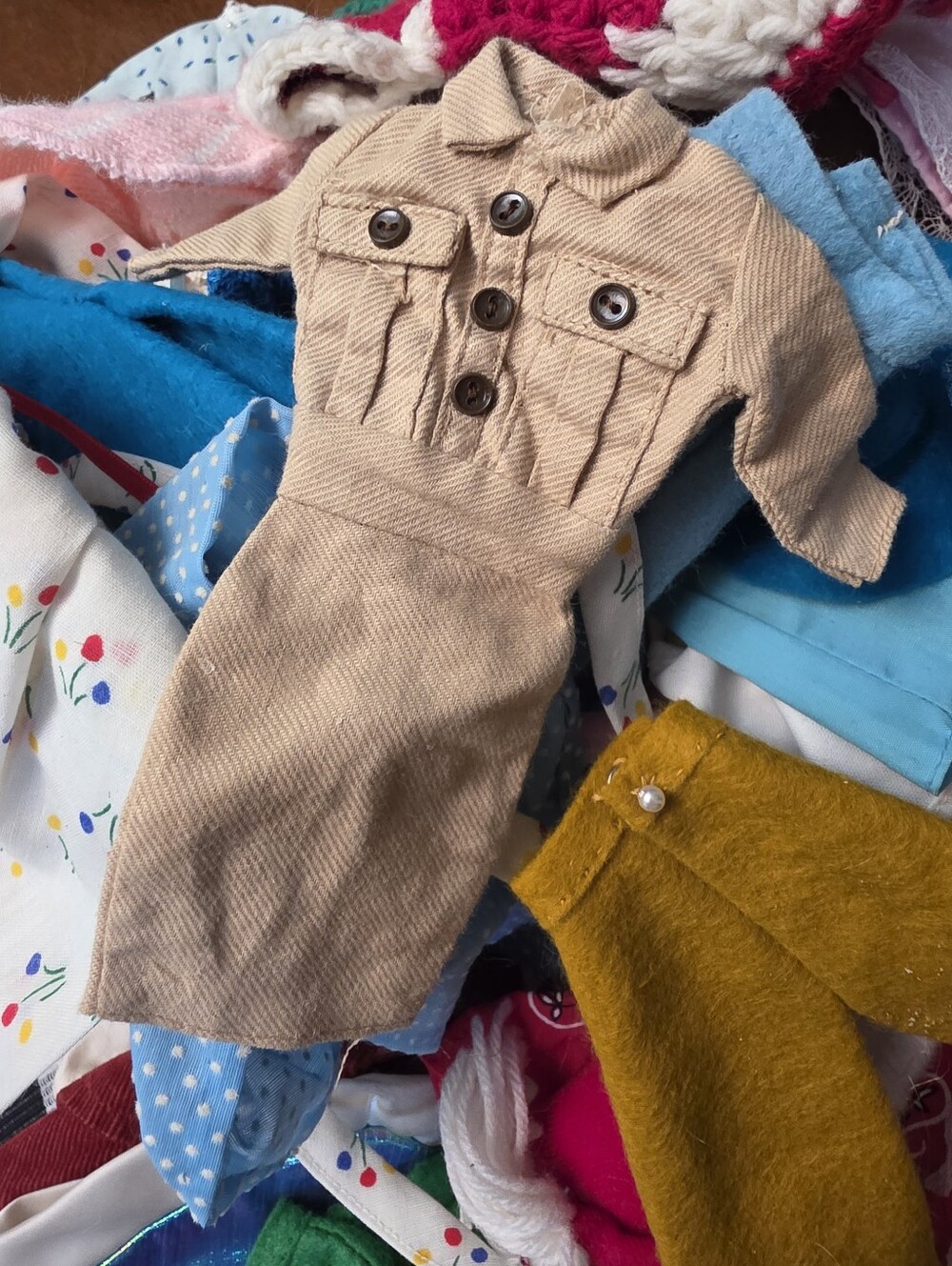 Vintage Doll Clothes Set in Yellow, Blue, Red, Green - Picture 4 of 14